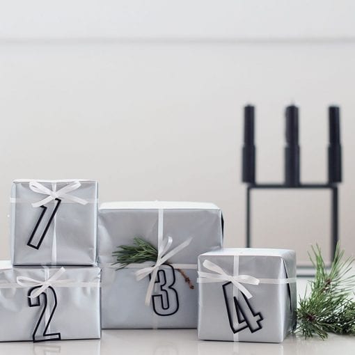 ATSS6-Advent-tal-sort-jul-pynt-design-adventstal-interiør-bolig-ophæng-dekoration-minimalistisk-Felius-Design-1