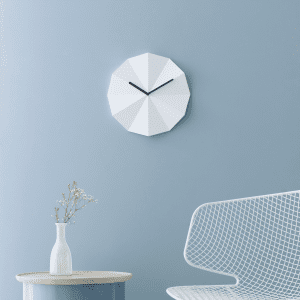Lawa design - lawadesign - delta clock - hvid med sorte viser - indretning - ure - designer vaegure