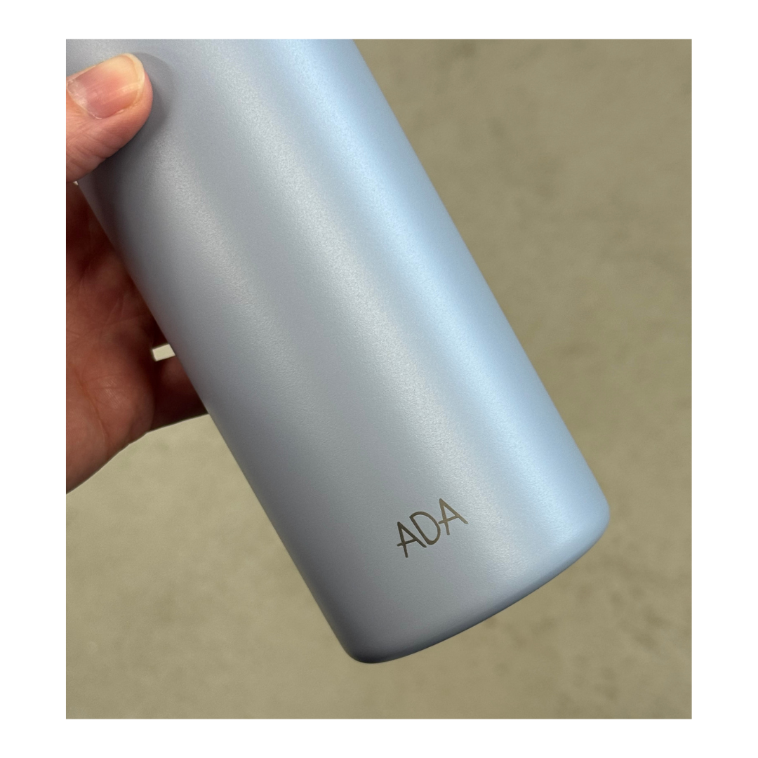 drikkeflaske med navn - powder blue - AYA&IDA - gratis gravering