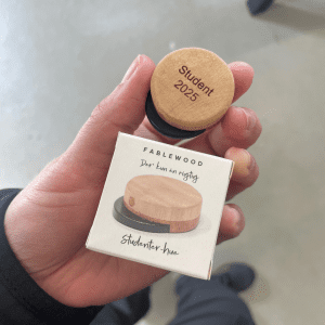 Studenterhue med gravering - fablewood