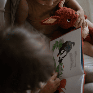 Sleeping hero - egernet knirke med kappe - bamse