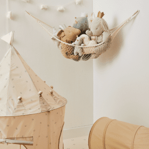 legetoejshaengekoeje - opbevaring boernevaerelse (1)