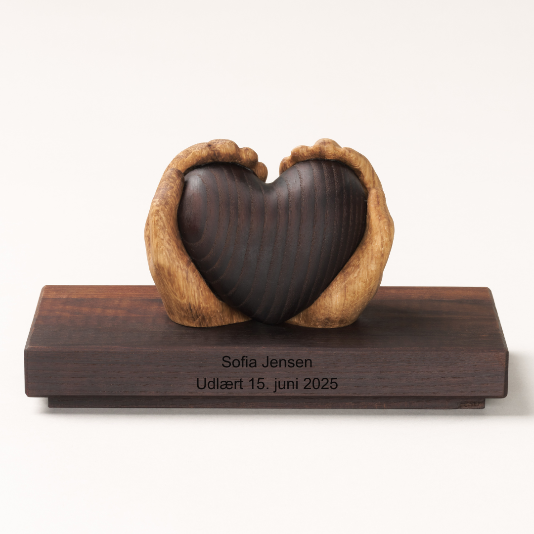 Maya Soele - Social- og Sundhedshjaelper - svendegaver - personlig gave med gravering