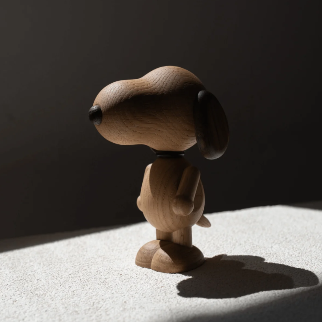 Peanut x Snoopy™ Smoked Oak Small - boyhood - traefigur - dansk design - gaveide (1)