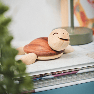 Louise lille skildpadde - traefigurer - dyrefigurer - under the sea - fablewood - dansk design (6)